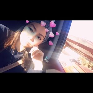 Meet your Posher, Adela